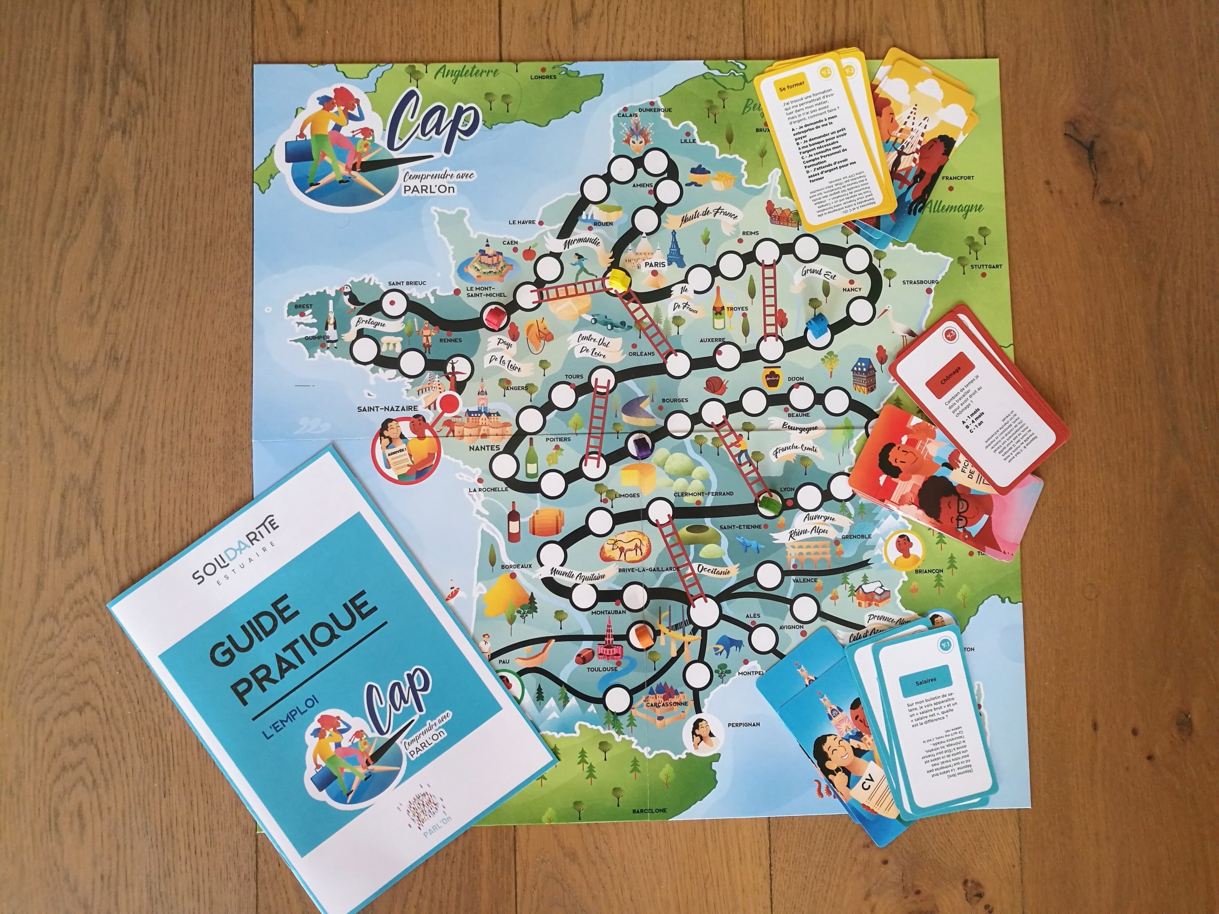 Jeu de société créé en collaboration avec Solidarité Estuaire à destination des personnes migrantes pour l'apprentissage des codes du travail.